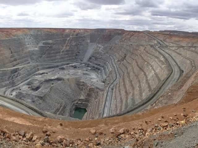 Освоение нового месторождения руды с высоким содержанием редкоземельных металлов
