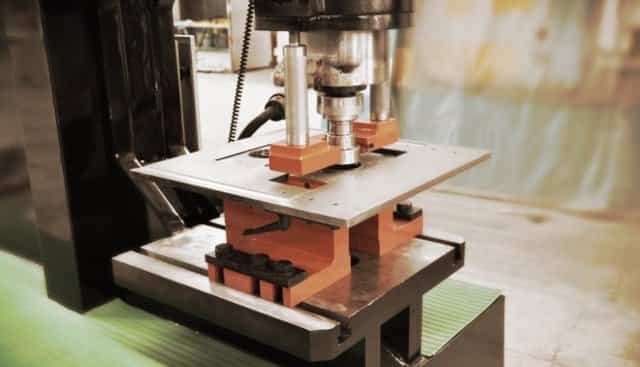 Прессовка листового металла по форме