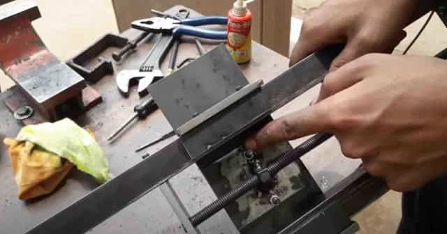 Как сделать настольный токарный станок по металлу своими руками
