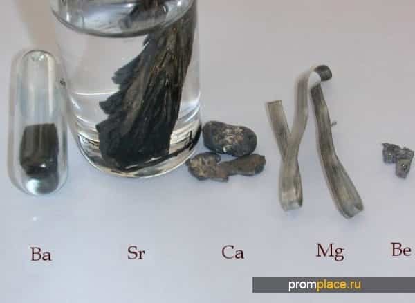Щелочноземельные металлы реагируют с солями или нет