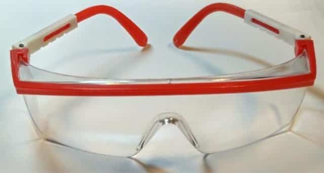 Защитные очки для работы: необходимость применения, выбор универсальных и специализированных очков