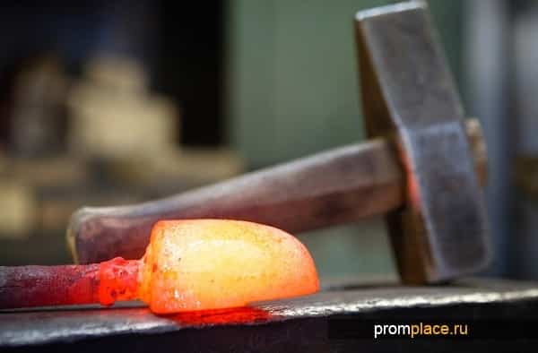 Как производится булатная сталь, и в чем заключаются ее особенности