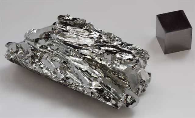 Температура плавления молибдена составляет 2620 c поэтому молибден относят к металлам
