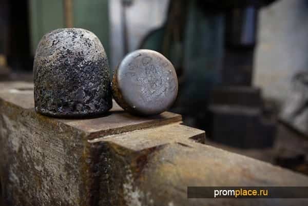 Как производится булатная сталь, и в чем заключаются ее особенности