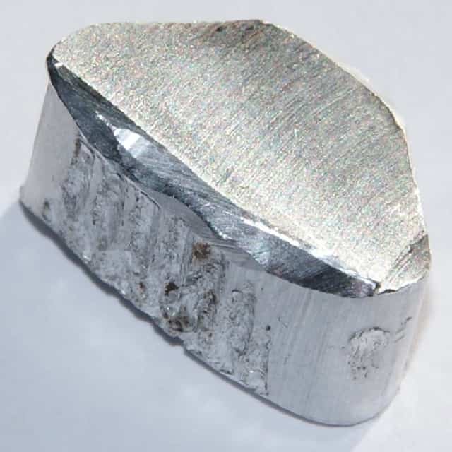 Знание, какая температура плавления алюминия по Цельсию, обеспечивает домашнее литье