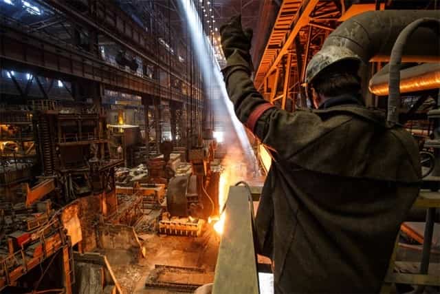 Как плавить металл на заводе