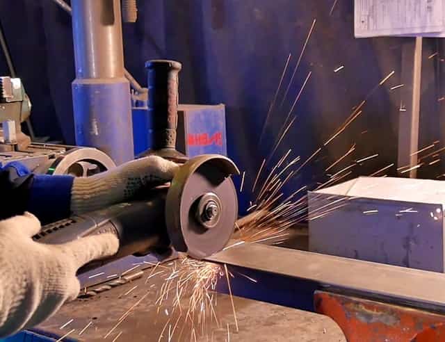 Можно ли шлифовальной машинкой резать металл