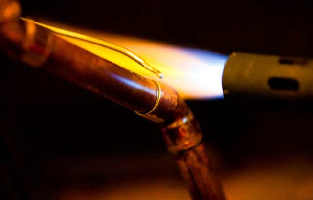 Газовые горелки для пайки с одноразовым баллоном: виды, характеристики и технические особенности