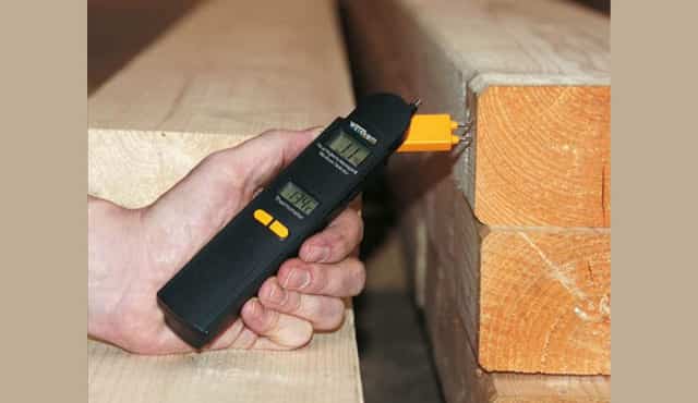 Какие существуют модели измерителей влажности древесины: принцип работы влагомера