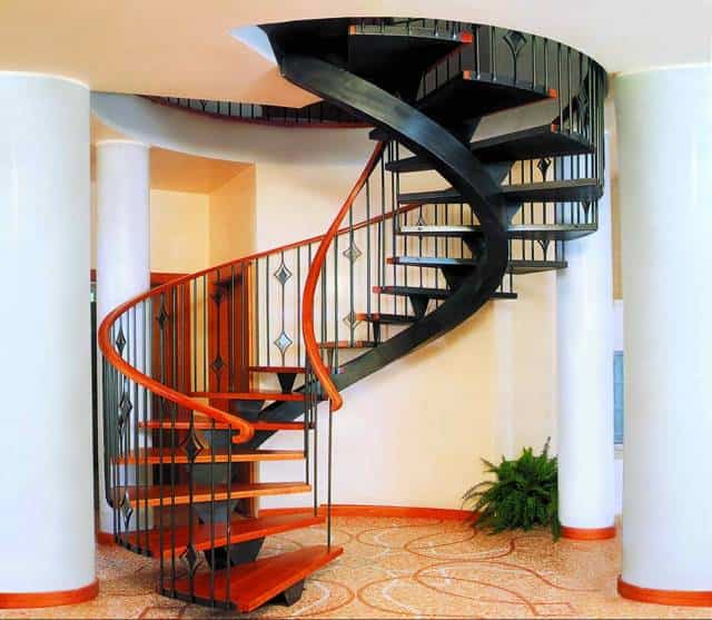 Винтовая лестница своими руками: варианты различных вариантов, включая металлические конструкции