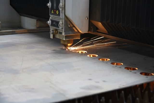 Лазерная резка фанеры: современный способ обработки листовых материалов