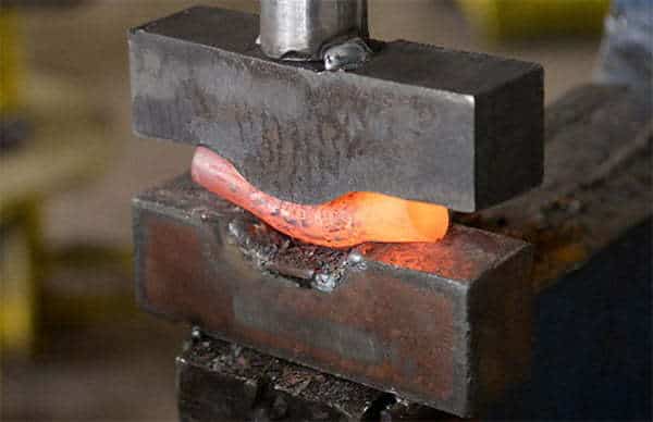 Что такое горячая штамповка металла