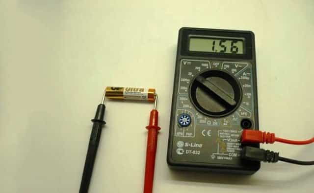 Как проверить емкость батарейки мультиметром: особенности и способы тестирования заряда