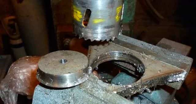 Как просверлить тонкий металл большого диаметра
