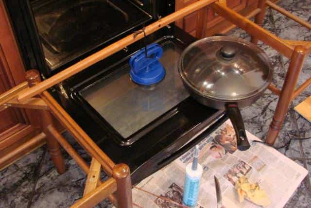 Чем можно приклеить металл к стеклу на духовке